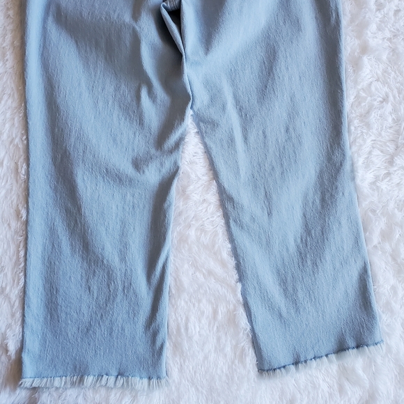LOFT Curvy High Waist Straight Crop Frayed/Raw Hem Light Wash Denim Size 32/14 - Picture 8 of 15